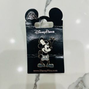 Disney Parks Mickey Mouse Steamboat Willie Classic Black & White Pin New